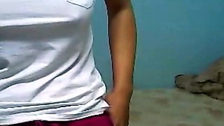 Filipina babe reveals big boobs and pussy on Skype
