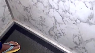 Encontrei ele no elevador se exibindo