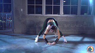 Sonya Blade Stretch