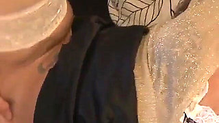 Mature with experience Michelle Le a brunette slut loves to get filled with hot cum and gives blowjobs