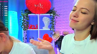 Brunette Teen Fingering To Orgasm