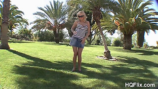 Karolina King Busty Outdoors