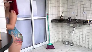 Brazilian Prostitute Electra Shows Off Her Perfect Booty in POV