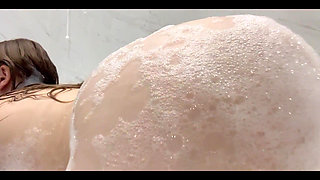 Squirting and Masturbating in a Bathroom with Lots of Bubble Bath