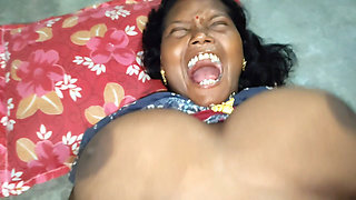 Fucked the Hot Bhabhi After Applying Oil.