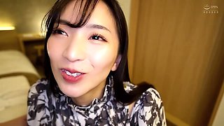 435MFCW-003　性欲を持て余す美人妻がアプリで出会った初対面の男と不貞行為！！膣とチ○コも夫以上に相性ぴったりマッチング...？！挿入早々、即イキ大絶頂&激ピス毎に飛び出る潮吹きにシーツはビチャビチャ！