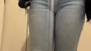 Girl with a Big Ass Shaking in Public