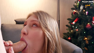 Sexy Schoolgirl Continues to Fuck in Torn Tights