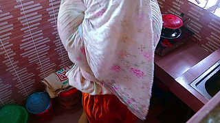 A Beautiful Desi Aunty Has a Hot Sex with a Young Man