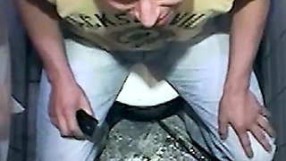 Amateur Sex on the Toilet