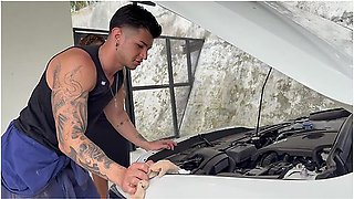 Car Trouble Turns Wild! Ebony Milf Carla Morelli Fucked Hard By Mechanic Zack Whiter