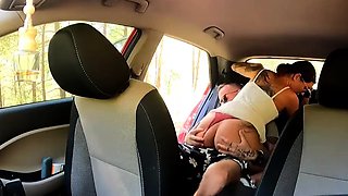 Tattooed man loves rectal hump in a crimson car interior