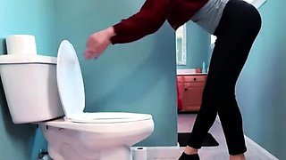 Sage Eldritch - Teacher Assistant Peeing [Voyeur