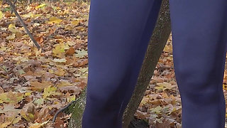 Girl in Yoga Pants Teases Fat Cameltoe Pussy Outdoors