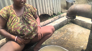 Indian Bhabhi Looks Amazing While Carrying Clothes