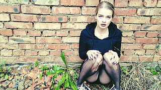 She's the Only Girl in the Post-apocalyptic Future, Everyone Is Hunting Her to Fuck Her!