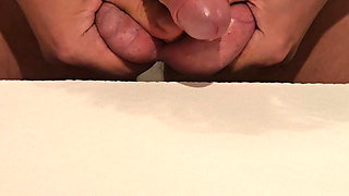 Eier brutal ausgequetscht