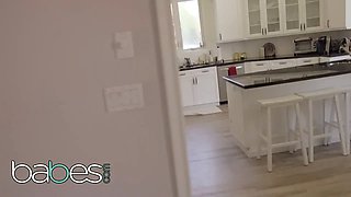 Beauties - Jessa Blue’s nude legs seduce Damon Dice into hot kitchen sex before breakfast