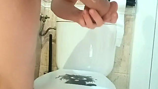 Big Ass White MILF Gets in Bubble to Masturbate Super Hard Until She Cums