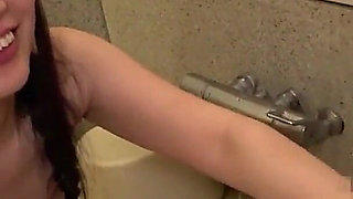 A 132cm Tall Gymnastics Club Student Is Brought Home After Practice and Filmed Raw Sex and Oral Sex in the Bath [amateur/small B