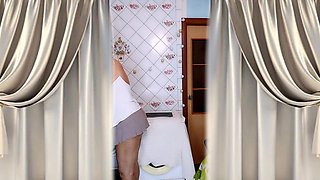 Hot housewife Lukerya, morning flirtation with brushing teeth on the washing machine and twerking.