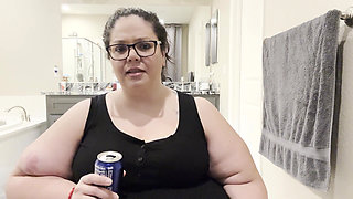 Plump Paradise: Snack N Chat