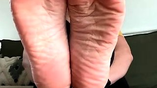 Flexible pale brunette with foot fetish does hot footjob