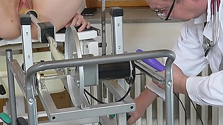 Hot Grandma Linda G Made to Cum with Fucking Machine