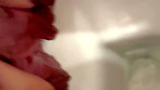 Miaxxx Pee at Hotel Toilette