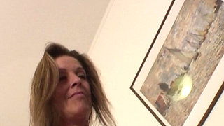 This Is Amateur Lady Who Likes to Fuck in Missionary