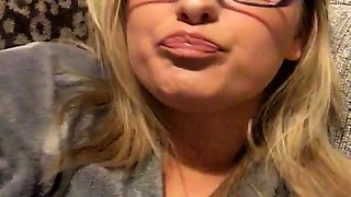 Big boob brunette masturbates on webcam