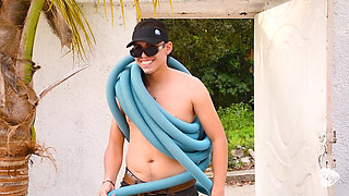 Casting to Hire a Pool Boy Ends in Being Fucked Without a Condom