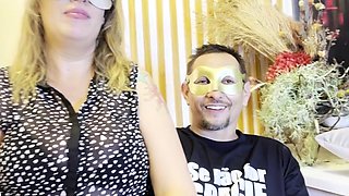 Slutty amateur flashing her big boobs in the backseat