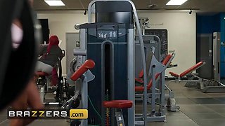 Brazzers - rhae forest and lucy lotus make Gi Joey’s workday sizzle with nonstop sexual perks at the sport