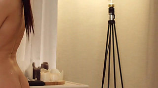 Lovely chick decides to get maximum satisfaction