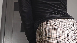 Office Worker Shows off Ass in Super Tight Trousers