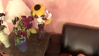 2 hot babes take turns eating each other's pearls