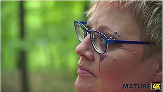 Blonde With Huge Ass Doesnt Mind To Cheat On Her Husband With 2 Strangers In Public