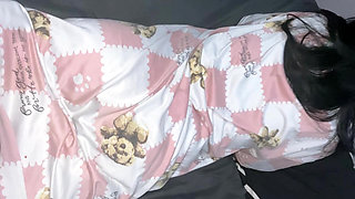 to see sister-in-law's body playing on the phone in the room