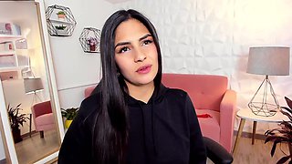 Camgirl, bubble butt, big lips