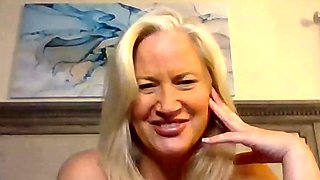 StripCamFun Blonde Amateur MILF Webcam for You