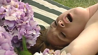 Anal fucked babe njoys big cock in outdoor session