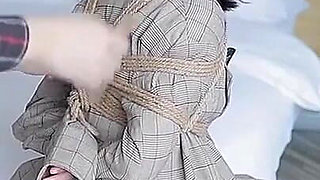 Hui09 - a White-stockinged Jk Girl Is Bound to the Bed with Ropes.