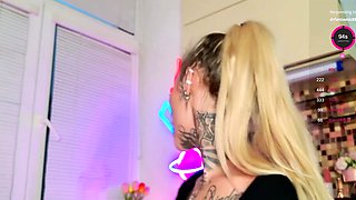 Webcam blonde playing with sex toys on webcam