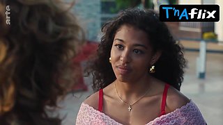 Ana Barja Sapphic, Bum Sequence in Close To September