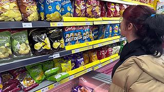 The Girl at the Supermarket Grabs My Dick and Ends up Inviting Me to Watch a Movie, I End up Fucking Her Hard.