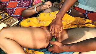 Bhabhi ki cut mein kela dala