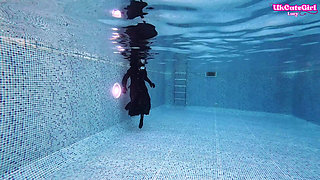 Neoprene Goddess Binds & Overpowers Sub Underwater with Strap on Shock