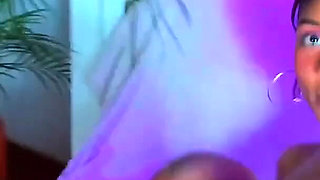 69 with Simultaneous Squirt: Dripping Into Mouths at the Same Time