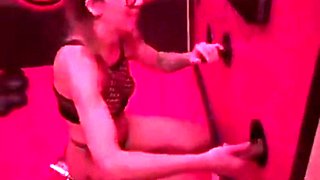 un bukkake au gloryhole